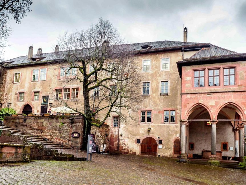 Foto: Staatliche Schlösser und Gärten Baden-Württemberg, Ralf Kuhlen Schloss Heidelberg, Ausßenansicht Ökonomietrakt