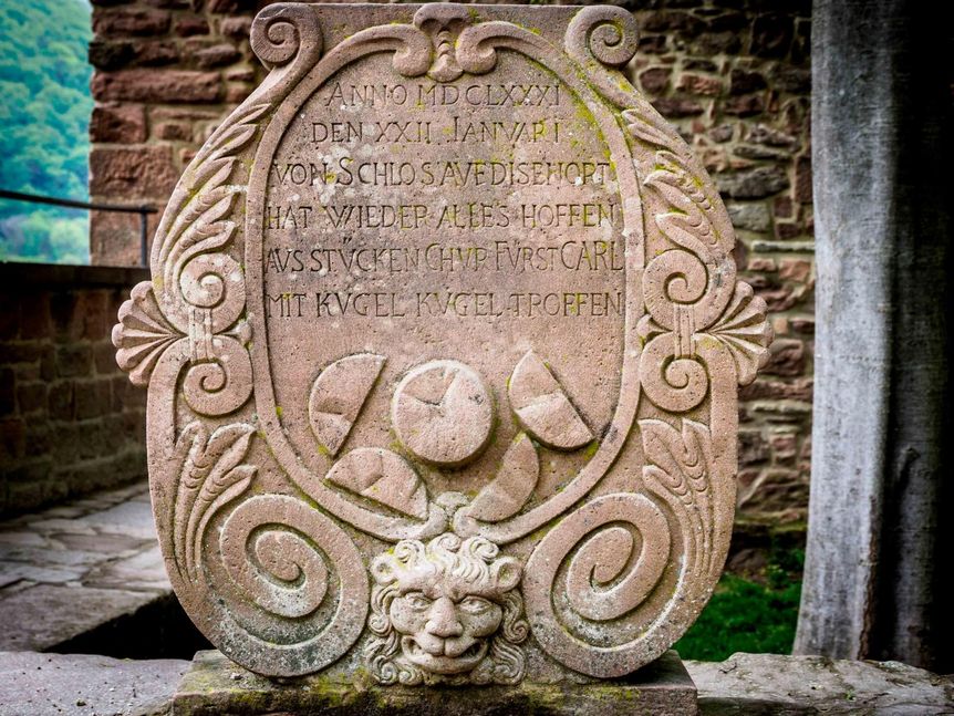 Foto: Ralf Kuhlen Schloss Heidelberg, Gedenkstein von Kurfürst Karl