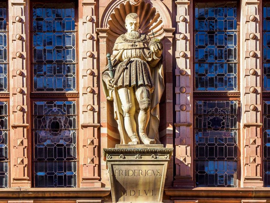Foto: Staatliche Schlösser und Gärten Baden-Württemberg, Ralf Kuhlen Schloss Heidelberg, Statue von Friedrich dem zweiten