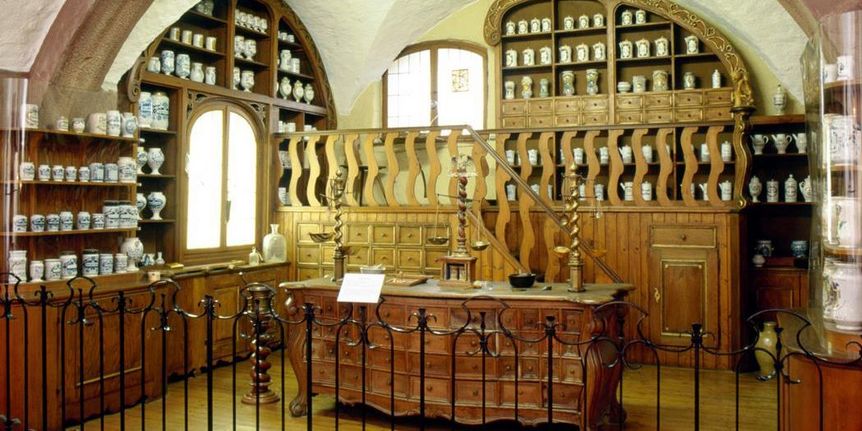 Apothekeneinrichtung aus der ehem. Fürstbischöflichen Hofapotheke in Bamberg im Deutschen Apothekenmuseum