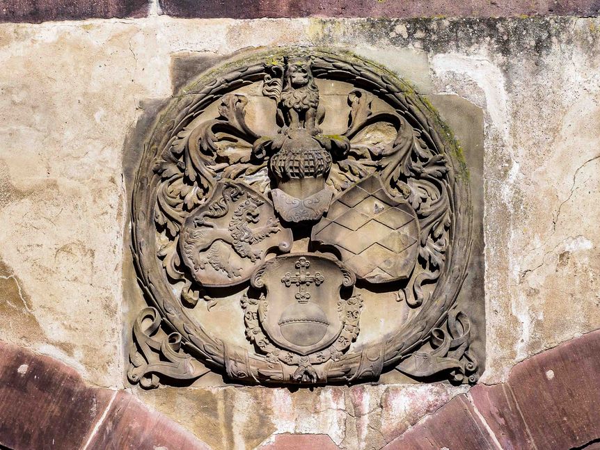 Foto: Staatliche Schlösser und Gärten Baden-Württemberg, Ralf Kuhlen Schloss Heidelberg, Steinwappen von Friedrich der Zweite